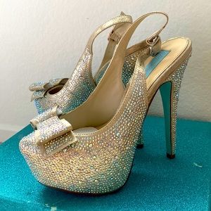Blue by Betsey Johnson Bridal Toast Pump Rhinestone Bow Slingback Stiletto sz 7